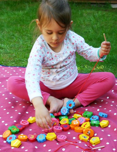 TOWO Blocchi numerici dell'alfabeto in legno â Lettere ABC Perline da infilare 46 pezzi Puzzle di ordinamento di allacciatura-Giocattoli educativi abbinati ai colori per 3 anni STEM Montessori - immagine 5