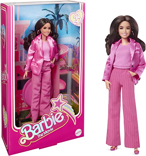Barbie The Movie – Gloria, bambola del film Barbie da collezione con  completo rosa a tre pezzi, scarpe col tacco e orrecchini d'oro, giocattolo  per bambini, 6+ anni, HPJ98 – Giochi e