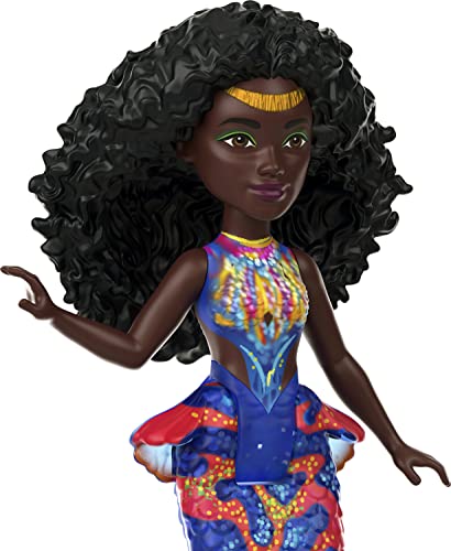 Disney La Sirenetta - Set di Mini Bambole Ariel e le Sue Sorelle, Assortimento delle 7 Sirene da Collezionare, Ciascuna con Dettagli Unici sulla Coda, Giocattolo per Bambini, 3+ Anni, HLX17 - immagine 6