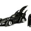 Jada Toys - Modellino della Batmobile Altamente Dettagliato in Scala 1:24 con Statuetta Batman, Cabina e Porte Possono Essere Aperte, con Ruota Libera