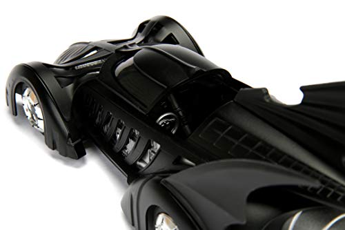 Jada Toys - Modellino della Batmobile Altamente Dettagliato in Scala 1:24 con Statuetta Batman, Cabina e Porte Possono Essere Aperte, con Ruota Libera - immagine 7