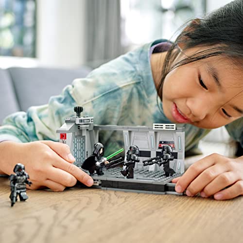 LEGO 75324 Star Wars Dark Trooper Attack Set, Mandalorian Buildable Toy with Revolving Elevator, Luke Skywalker Minifigure and Lightsaber, Multicolor - immagine 7