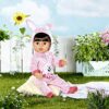 Baby Born Tutina di Pasqua 43cm - per Bambini Dai 3 Anni in Su - Facile per Mani Piccole - Include Tutina, Uovo & Adesivi - immagine 8