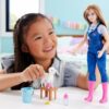 Barbie Carriere Veterinaria 65° Anniversario, Set con Bambola bionda e agnellino con Le Orecchie Che Si muovono, 10 Accessori a Tema Inclusi, Giocattolo per Bambini, 3+ Anni, HRG42 - immagine 3