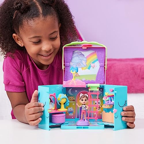 Gabby's Dollhouse, Set di gioco portatile Arcobaleno con bambola di Gabby, sorpresa e accessori per fare foto, giocattoli per bambini a partire da 3 anni, colore, medio (Spin Master 6064153) - immagine 13