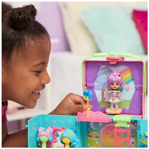 Gabby's Dollhouse, Set di gioco portatile Arcobaleno con bambola di Gabby, sorpresa e accessori per fare foto, giocattoli per bambini a partire da 3 anni, colore, medio (Spin Master 6064153) - immagine 6
