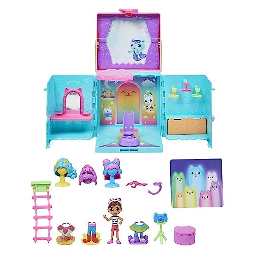 Gabby's Dollhouse, Set di gioco portatile Arcobaleno con bambola di Gabby, sorpresa e accessori per fare foto, giocattoli per bambini a partire da 3 anni, colore, medio (Spin Master 6064153) - immagine 12