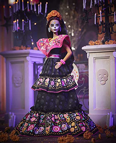 Barbie Bambola Dia de Muertos con Vestiti e Dettagli Realistici, da Collezione, Giocattolo per Bambini 6+ Anni, GXL27 - immagine 3