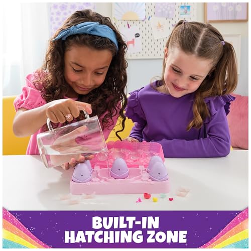 Hatchimals Alive, cartone di uova giocattolo Rainbow Splash con 5 mini personaggi in uova con colore a sorpresa e 10 accessori, giocattoli per bambine e bambini dai 3 anni in su - immagine 3