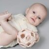 Hevea Star Ball riciclata, realizzata al 100% in gomma naturale ricilata. A base vegetale, senza plastica, ecologica e senza BPA - immagine 5